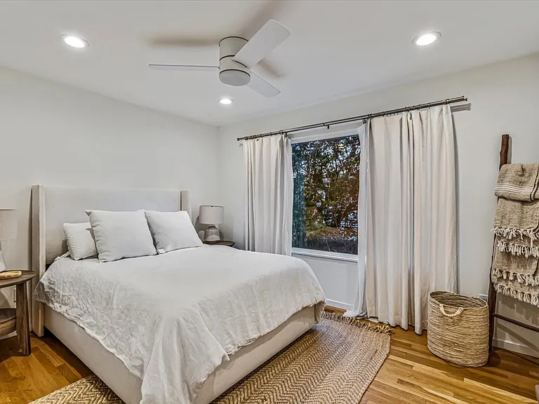 192 Dune Rd — Photo 15
