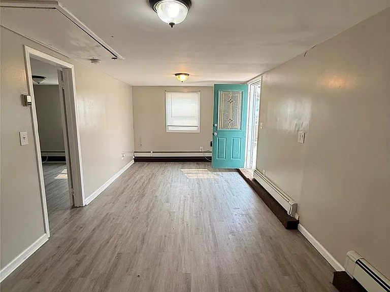 19 Nassau Ave #A — Photo 4