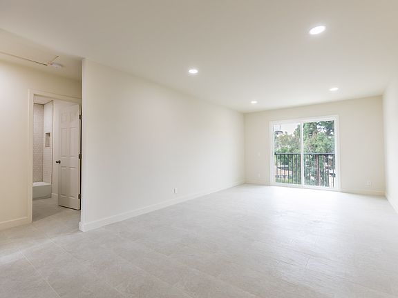 4th image of 840 Sinkler Way #D
