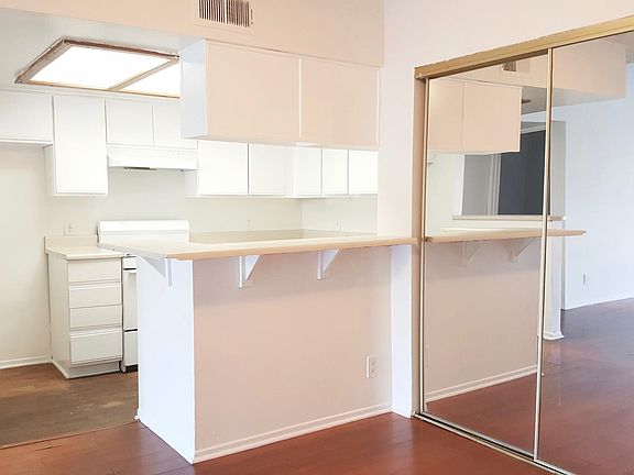 3rd image of 15603 Parthenia St APT 201