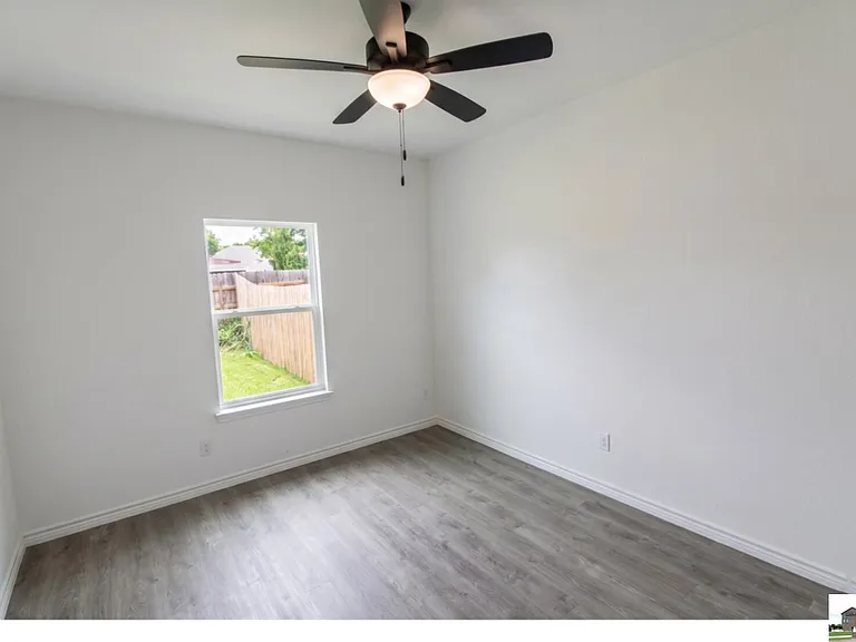 921 Ashwood Dr #A — Photo 13