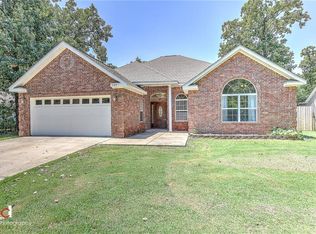 509 Comanche Dr, Gentry, AR 72734