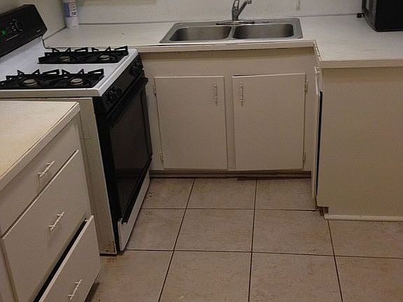 5th image of 3121 Holly St