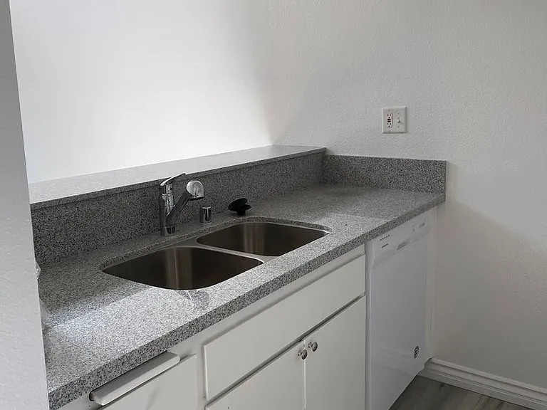10135 Hillhaven Ave — Photo 25