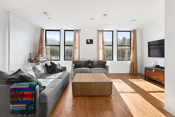 Rented by Compass | media 19