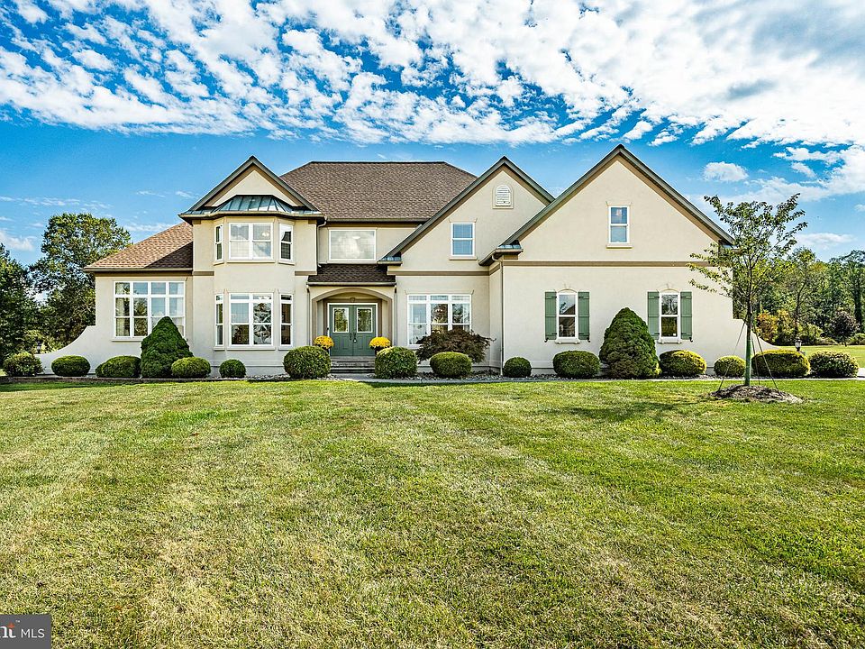 1st image of 174 Blackwood Ln