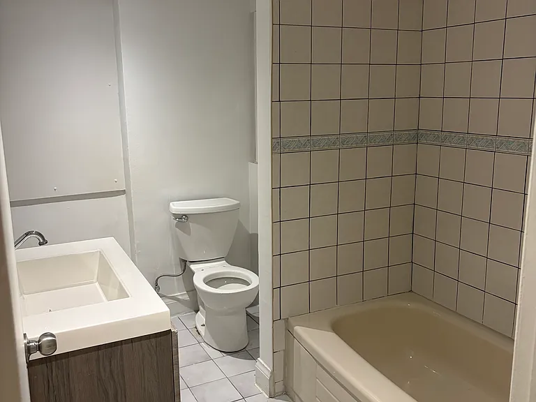 2422 Danforth Ave #5 — Photo 10