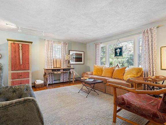 2nd image of 39 Delorenzo Dr