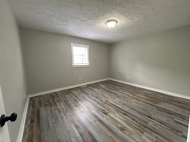 642 N Elm St — Photo 6