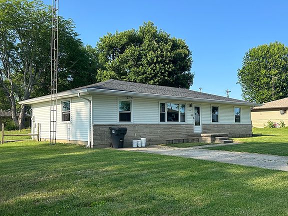 4th image of 1198 E Meadow Dr
