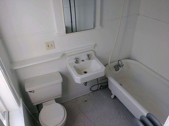4th image of 21-27 14th St W #208