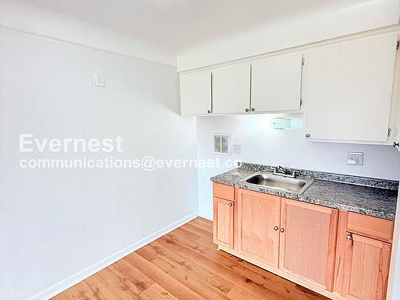3rd image of 15601 Schoolcraft St APT 1
