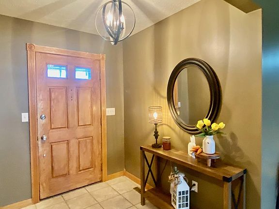 4th image of 204 Elizabeth Ln