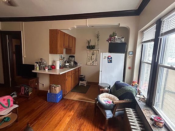 2nd image of 1521 N Franklin Pl APT 205