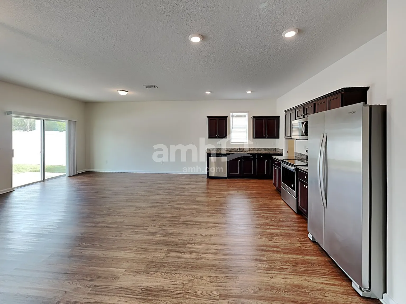 3 bed, 2.0 bath, 1641 sqft, $2,090 — Photo 4