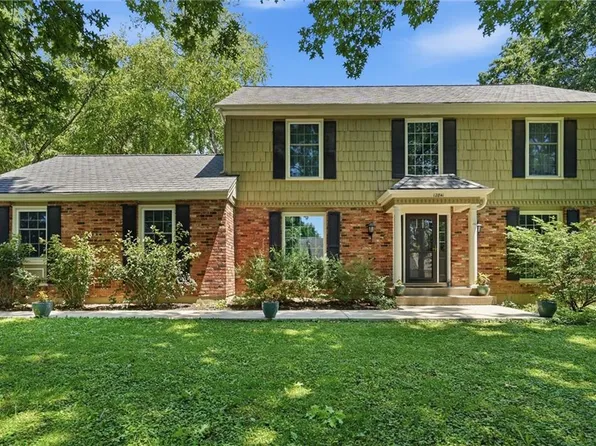 12841 Pembroke Cir, Leawood, KS 66209