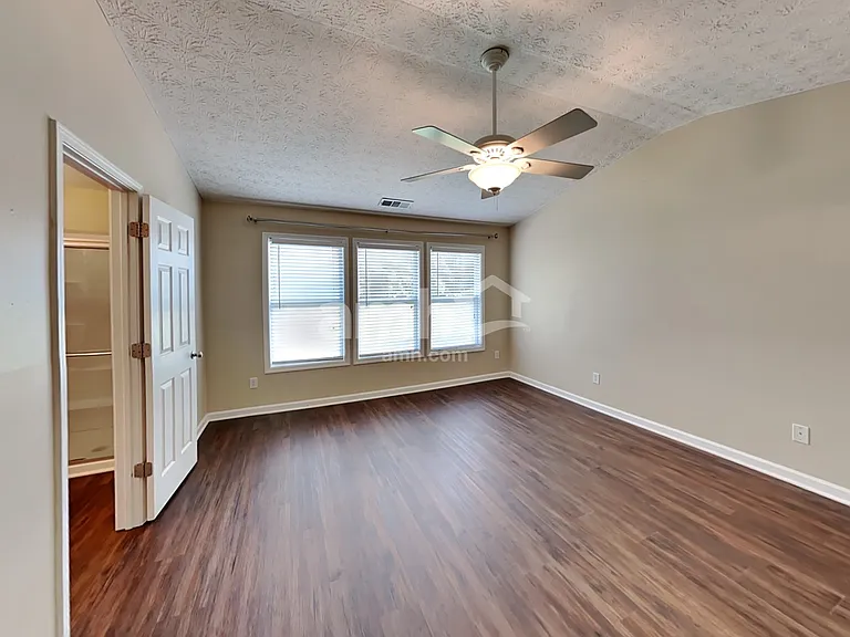 616 Laurel Bnd — Photo 9