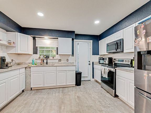 4th image of 3815 Indian Wells Dr