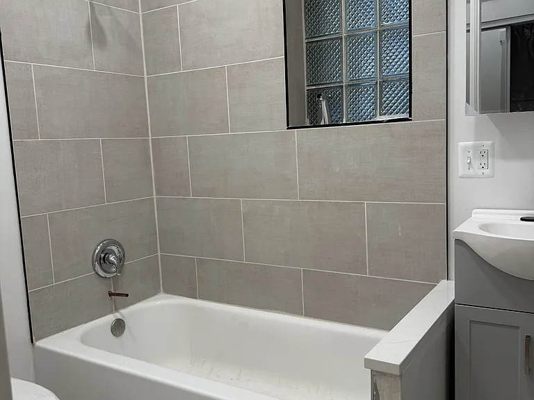 1353 N State Pkwy #3D — Photo 6