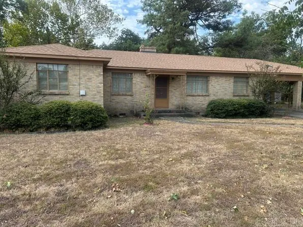 912 E 7th St, Stuttgart, AR 72160