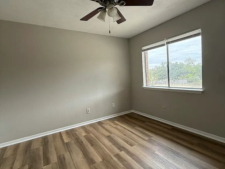 1690 Hofheinz St #B2 — Photo 2