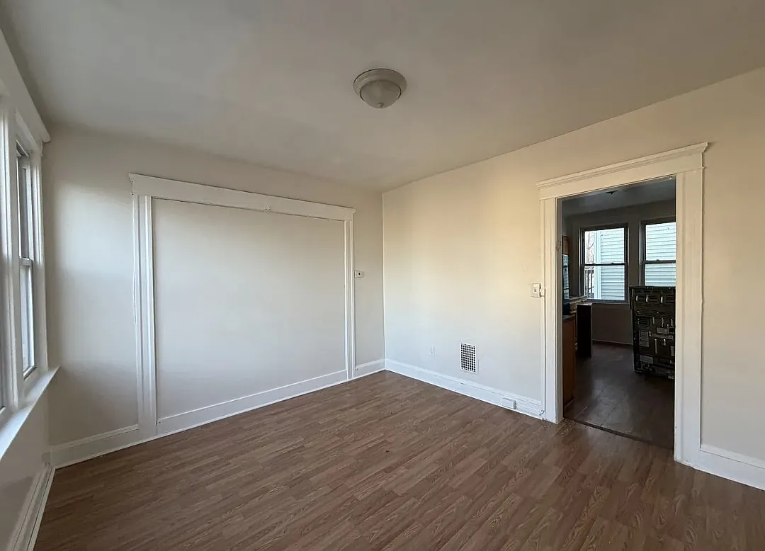 Building Photo - 57 Maltby St #14