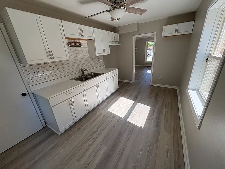 5137 W Keefe Ave — Photo 6