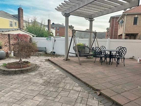 5th image of 6123 165th St #B