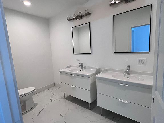 5th image of 4924 S King Dr #1S