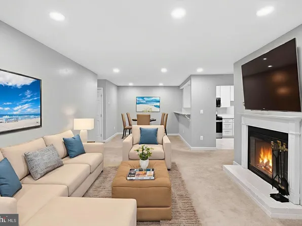 10114 Oakton Terrace Rd, Oakton, VA 22124