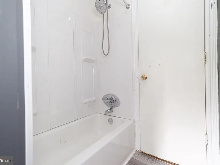 313 S Fairview St — Photo 4