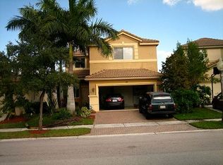 584 Conservation Dr, Fort Lauderdale, FL 33327
