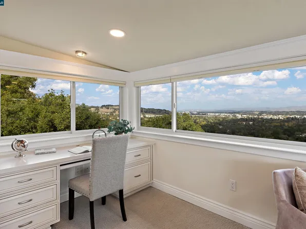2232 Golden Rain Rd APT 1, Walnut Creek, CA 94595