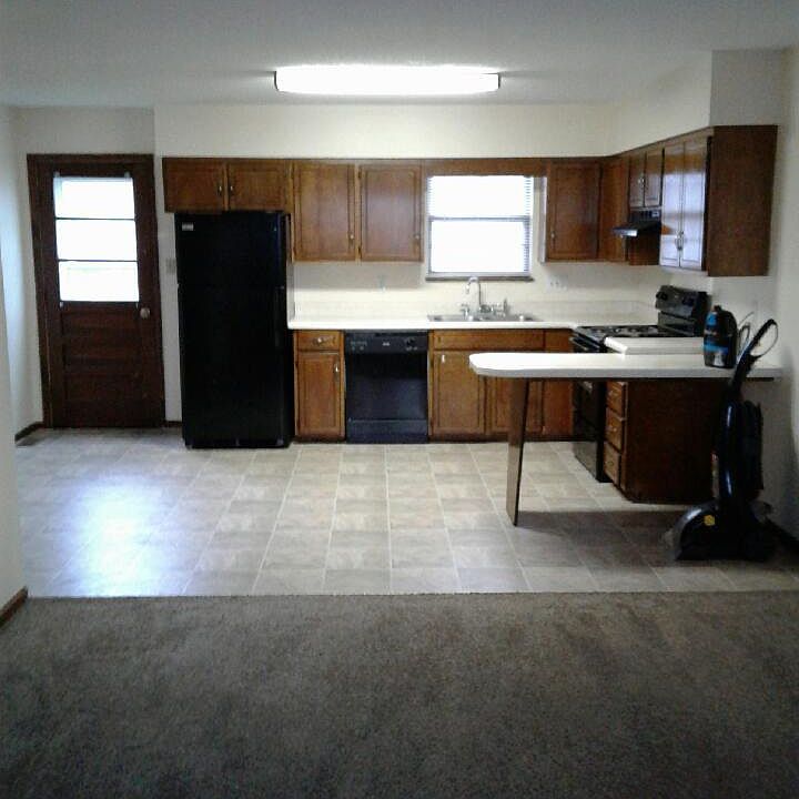 2nd image of 410 Marion St