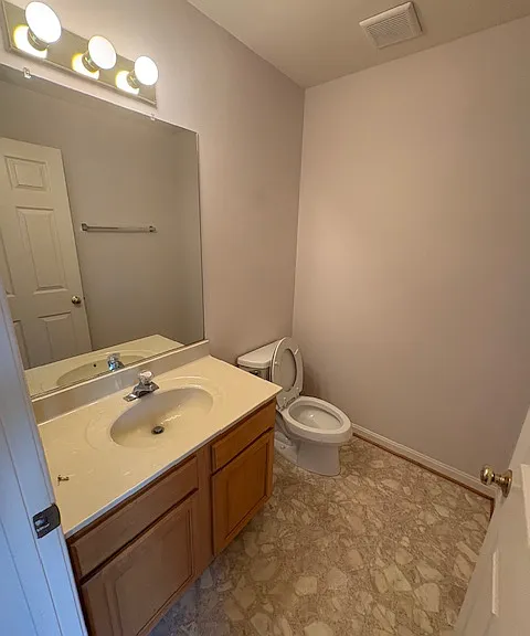 401 Greens Ct — Photo 12