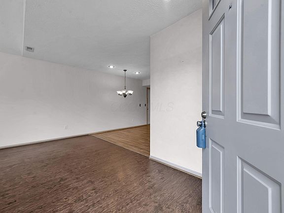 4th image of 536 Calkin Ln E #23