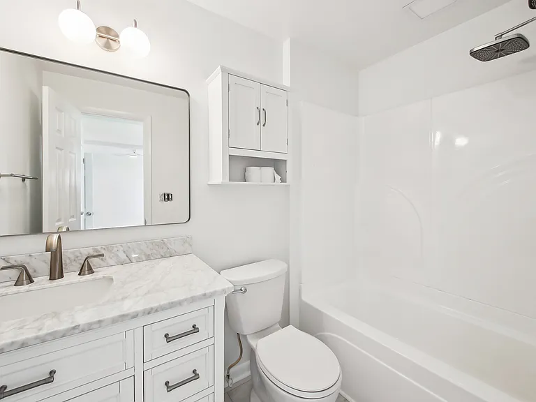 Master Bath (First Floor)