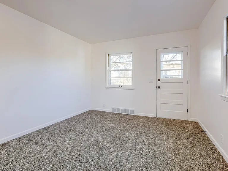 5312 N 48th Ave — Photo 14