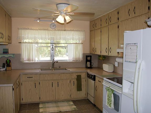 5th image of 4588 Canal Dr