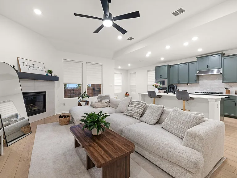 2604 Acoma Ln — Photo 6