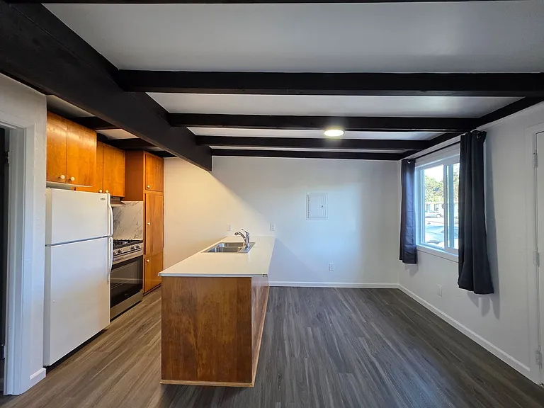 1031 Sun Rd — Photo 3
