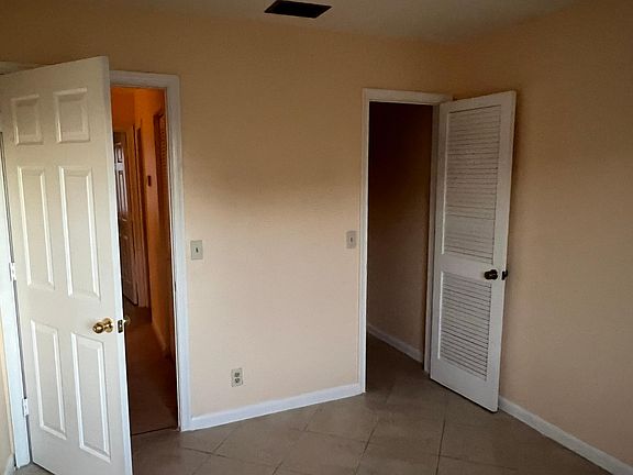 3rd image of 1581 Woodbridge Lakes Cir