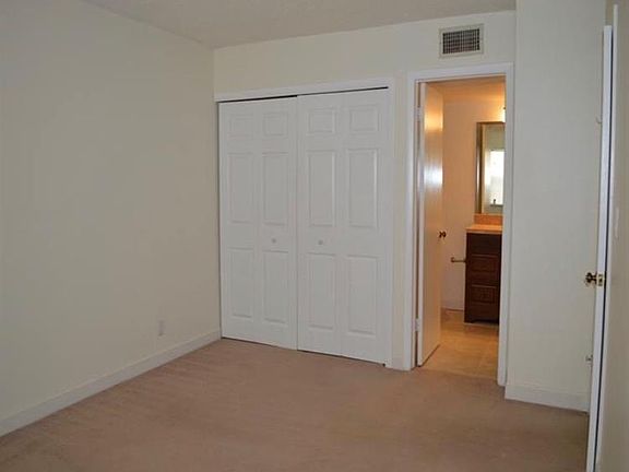 5th image of 240 Lakeview Dr APT 107