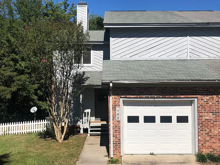 142 King Edward Way — Photo 1
