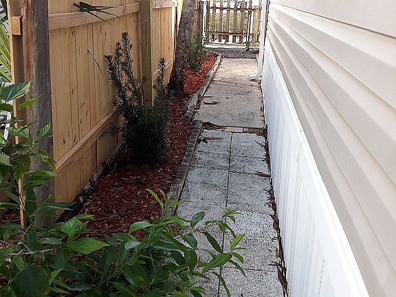 4th image of 11550 Rosamond Dr