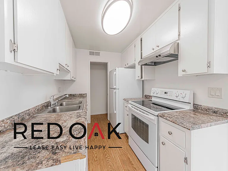 5204 Yarmouth Avenue — Photo 10