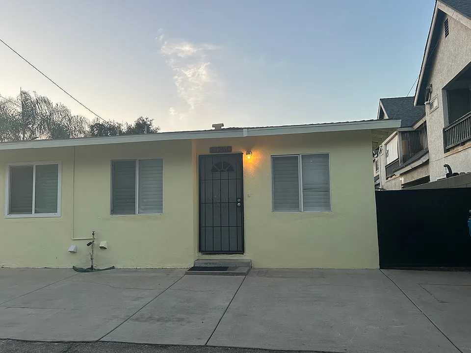 212 1/2 E Maple Ave #C