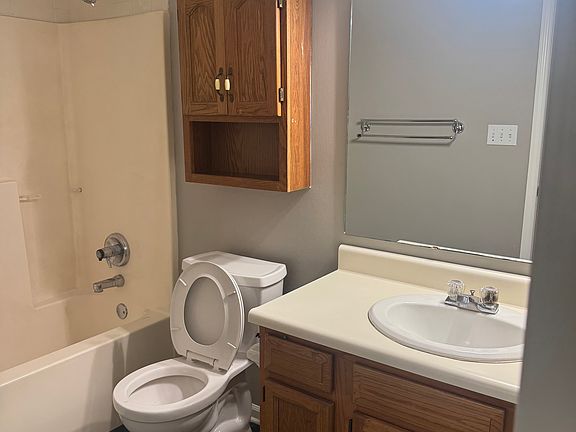 2nd image of 1417 Hunters Ln