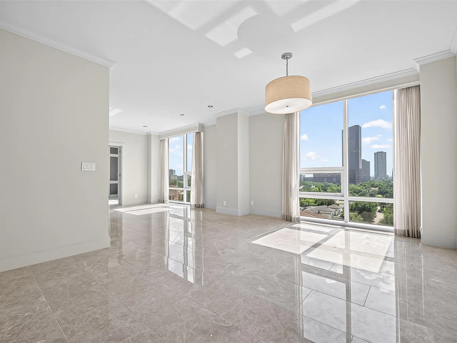 2 bed, 2.5 bath, 2030 sqft, $4,900 — Photo 1