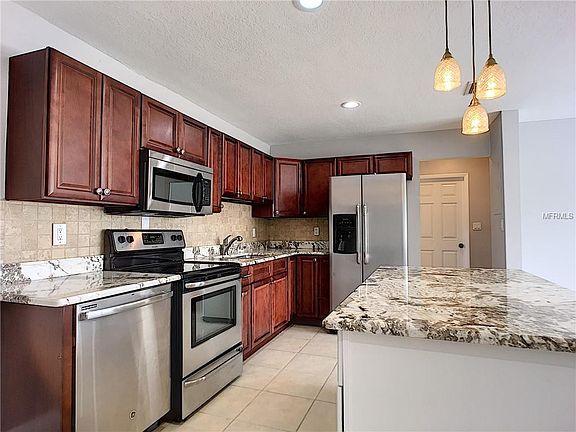 3rd image of 1372 Lamont Ct